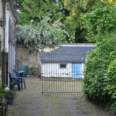 La Gentilhommiere Du Chateau De Bed and breakfast Ragnies