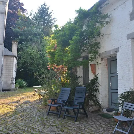 La Gentilhommière Du Château De Bed & Breakfast Ragnies