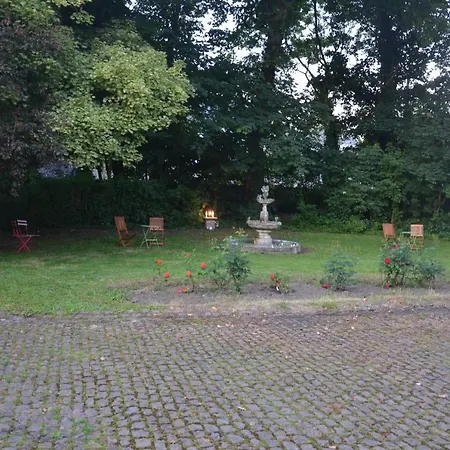 La Gentilhommiere Du Chateau De Bed & Breakfast 3*