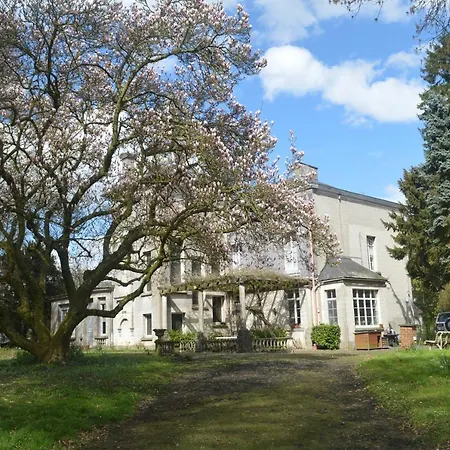 La Gentilhommière Du Château De Bed & Breakfast