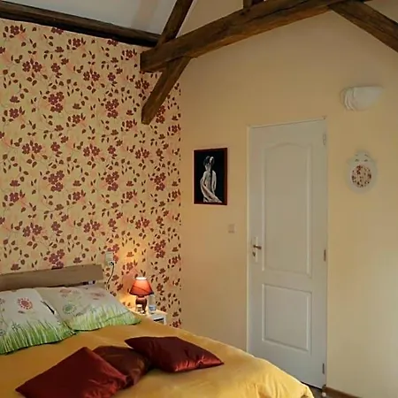 La Gentilhommiere Du Chateau De Bed & Breakfast 3*