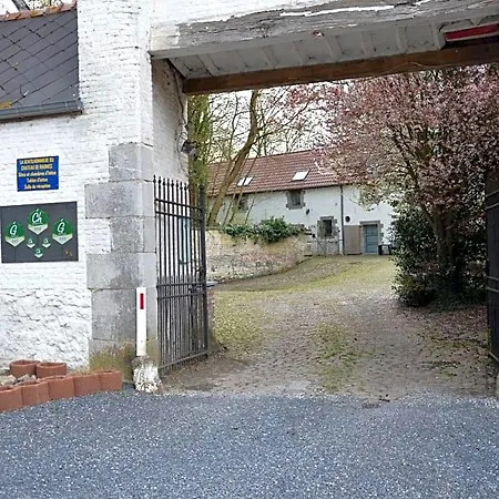 La Gentilhommiere Du Chateau De Bed & Breakfast 3*