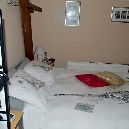 La Gentilhommiere Du Chateau De Bed & Breakfast 3*